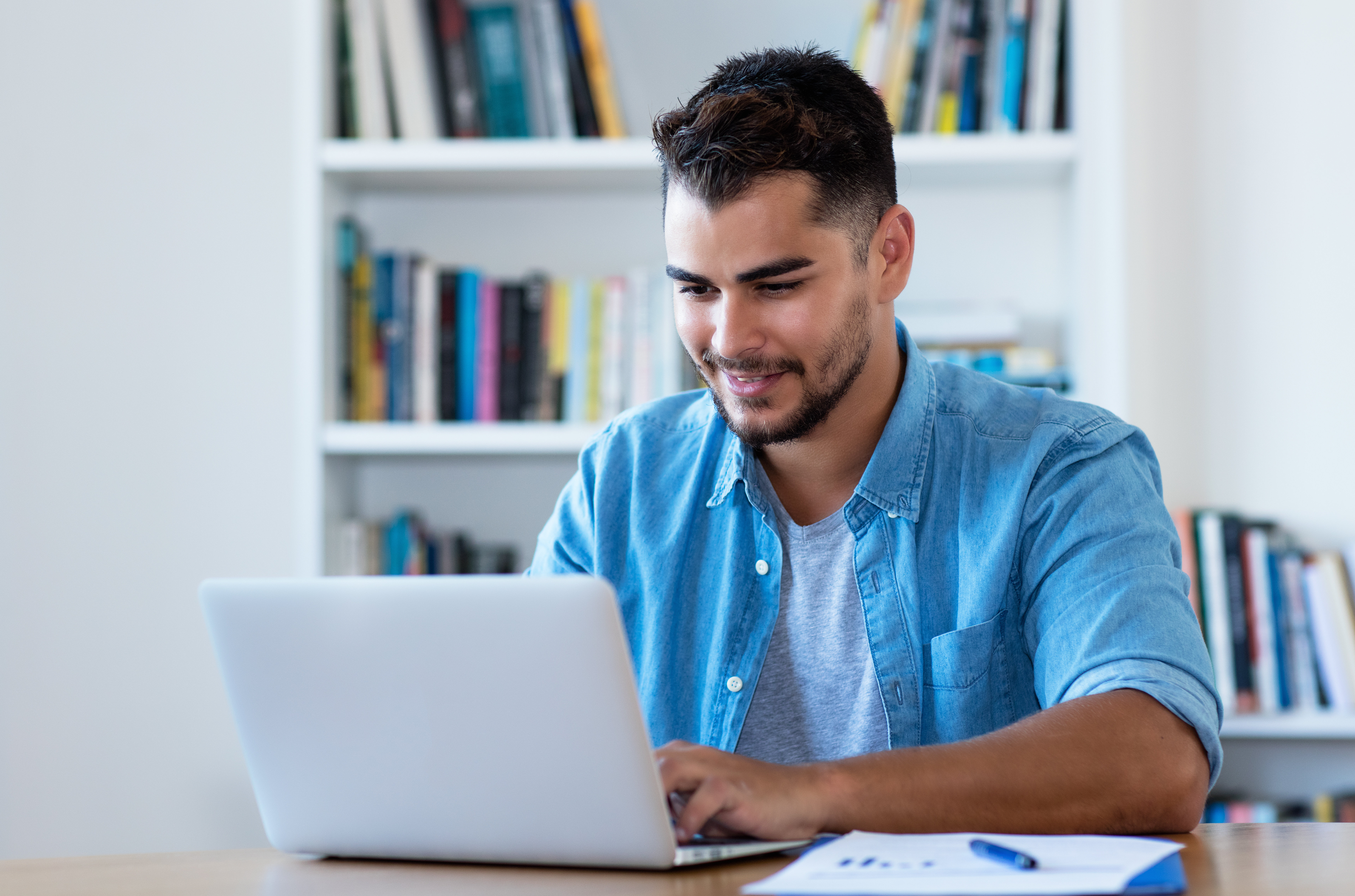 Apprentice completing online training courses